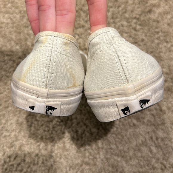 White vans - Picture 3 of 4